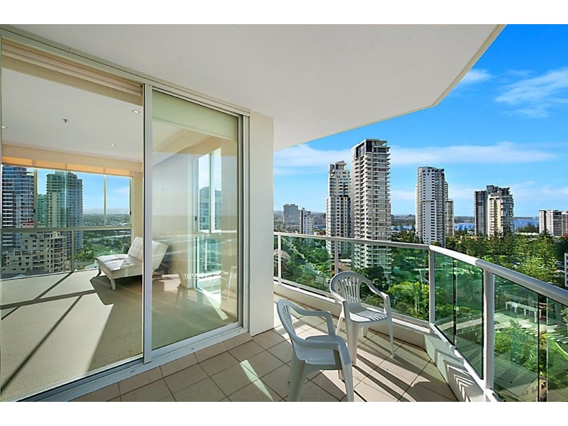 5 Woodroffe Avenue, Main Beach QLD 4217