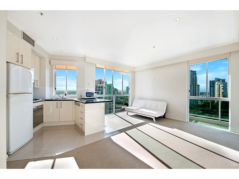 5 Woodroffe Avenue, Main Beach QLD 4217