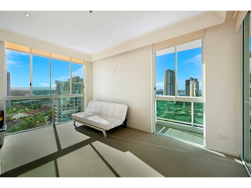 5 Woodroffe Avenue, Main Beach QLD 4217