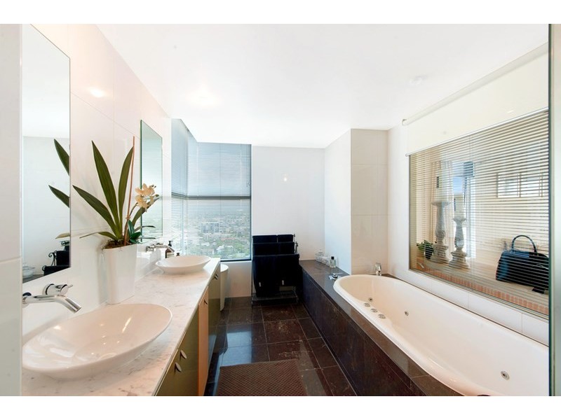 40 Riverview Parade, Surfers Paradise QLD 4217