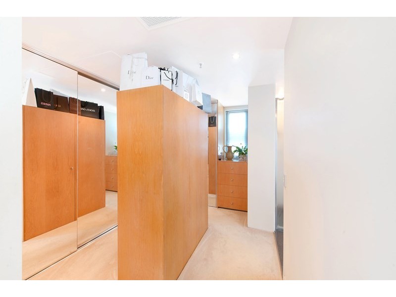 40 Riverview Parade, Surfers Paradise QLD 4217