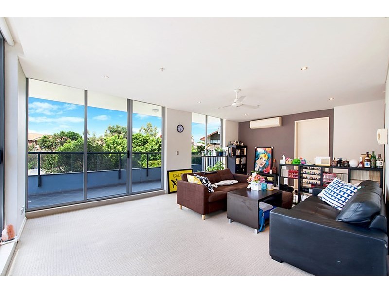 3 Como Crescent, Southport QLD 4215