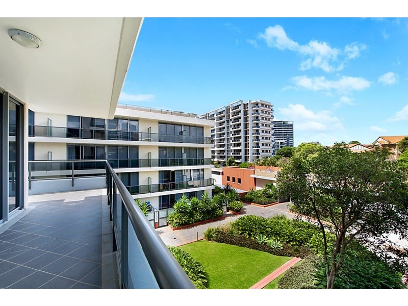 3 Como Crescent, Southport QLD 4215