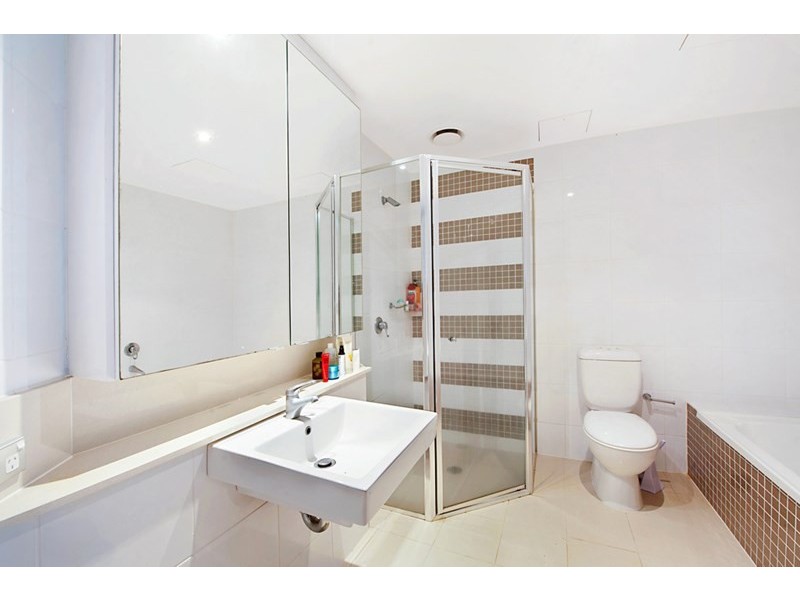 3 Como Crescent, Southport QLD 4215