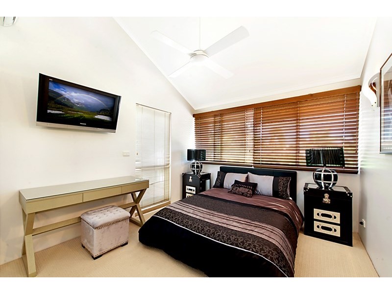 125 Santa Cruz Boulevard, Clear Island Waters QLD 4226