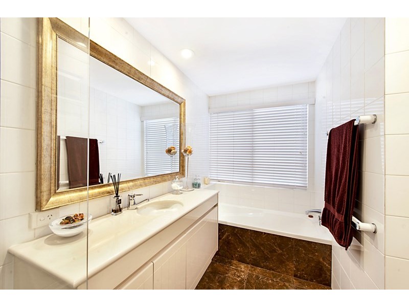 125 Santa Cruz Boulevard, Clear Island Waters QLD 4226