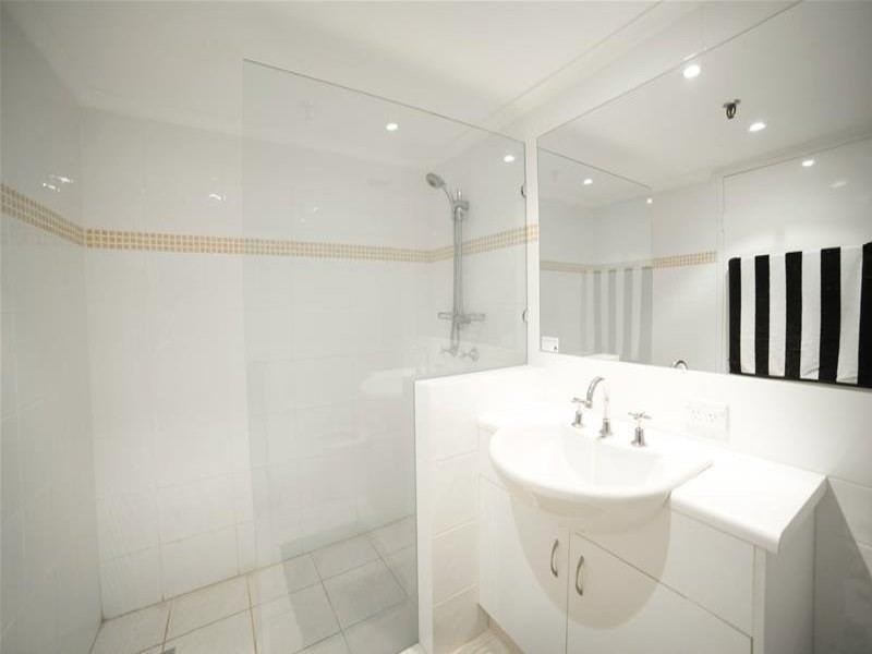 20 Old Burleigh Road, Surfers Paradise QLD 4217