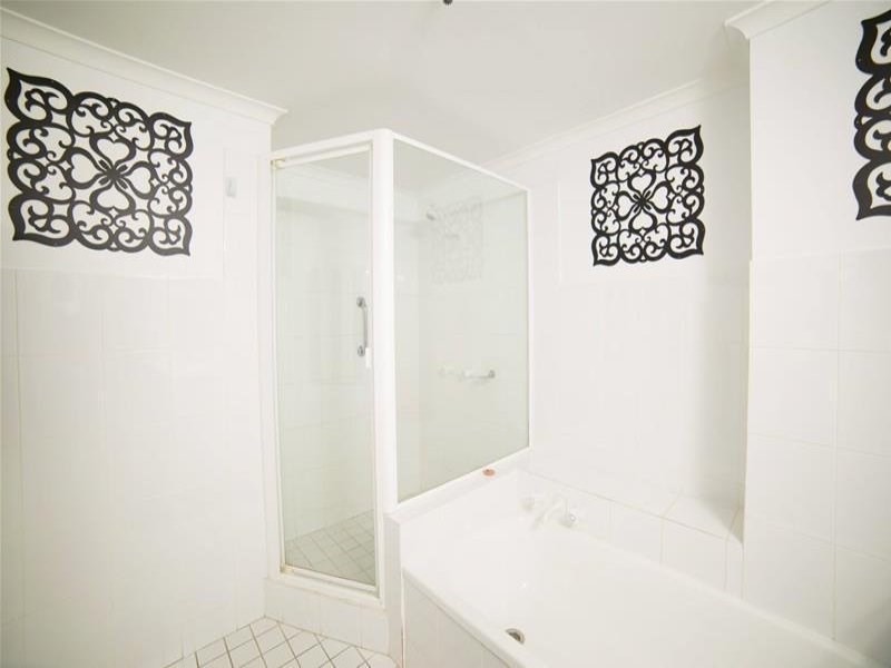 20 Old Burleigh Road, Surfers Paradise QLD 4217