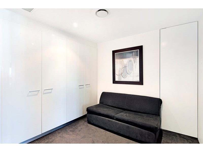 9 Ferny Avenue, Surfers Paradise QLD 4217