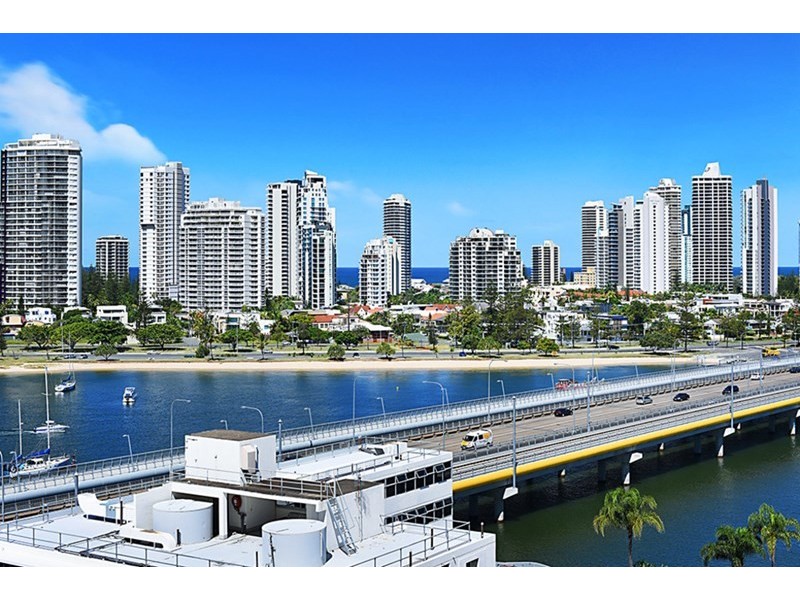 4 Como Crescent, Southport QLD 4215