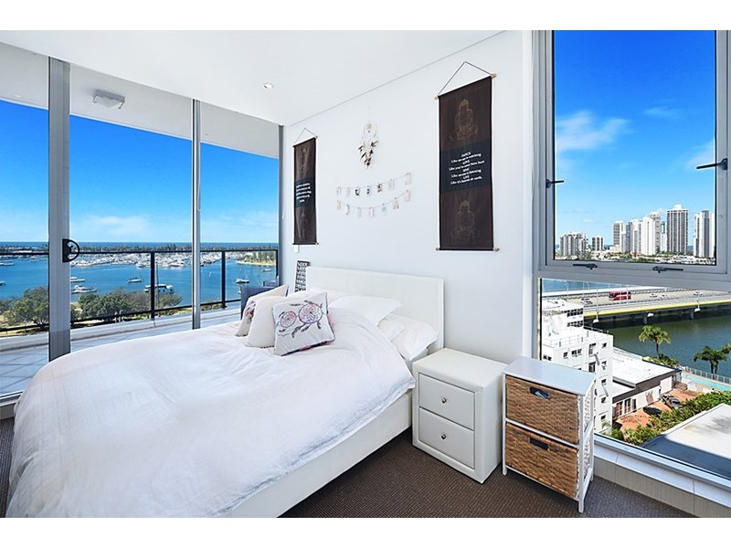 4 Como Crescent, Southport QLD 4215