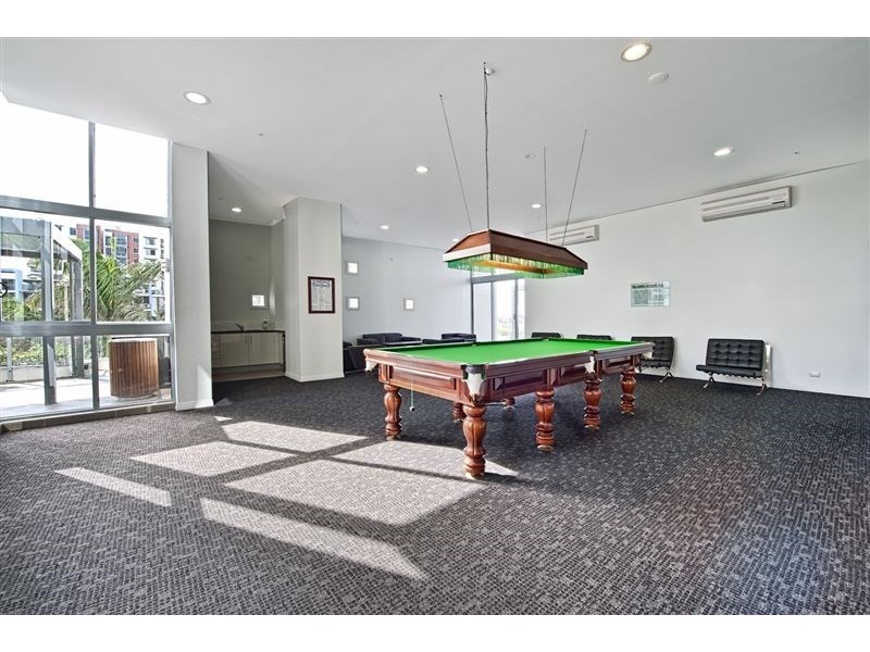 4 Como Crescent, Southport QLD 4215