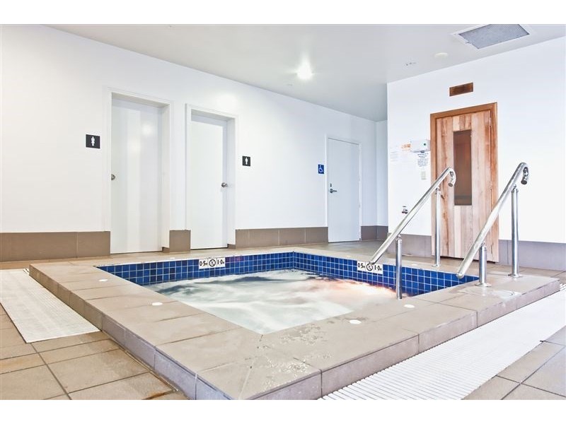 4 Como Crescent, Southport QLD 4215