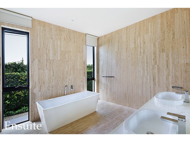 11 The Boulevarde, Benowa QLD 4217