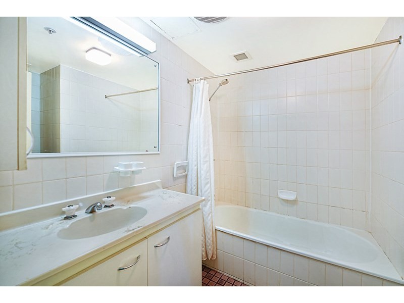 11 Hanlan Street, Surfers Paradise QLD 4217