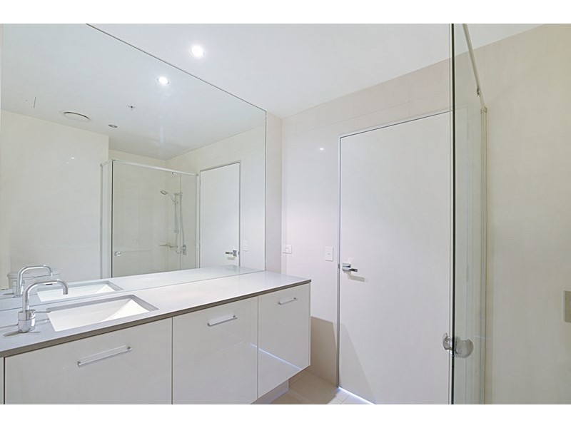 9 Ferny Avenue, Surfers Paradise QLD 4217