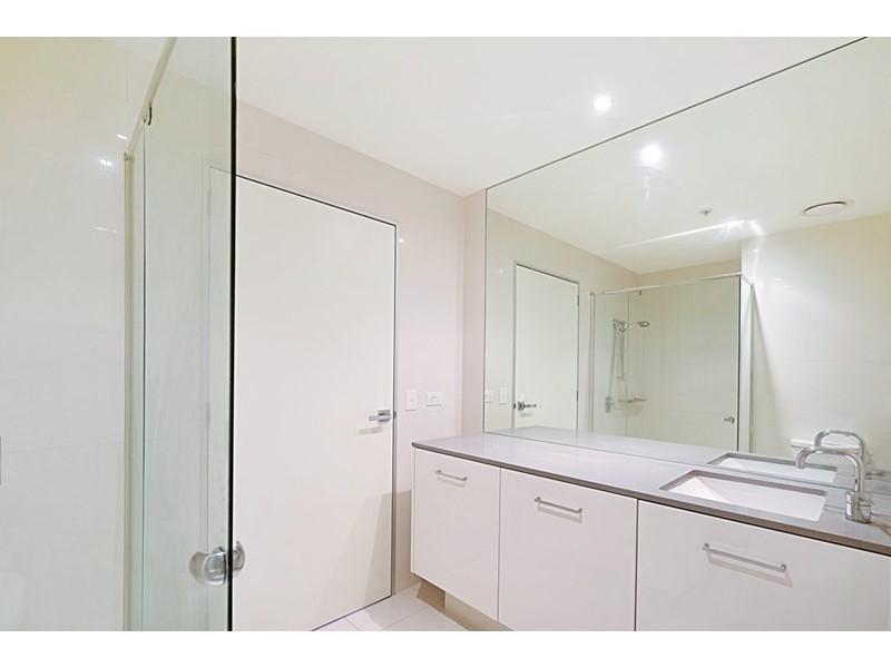 9 Ferny Avenue, Surfers Paradise QLD 4217