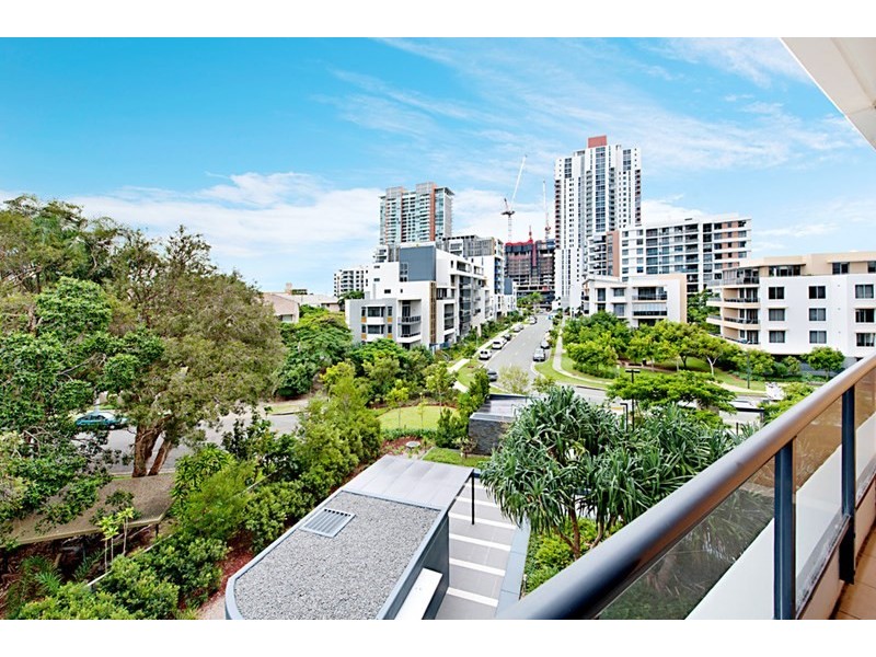 2 Aqua Street, Southport QLD 4215