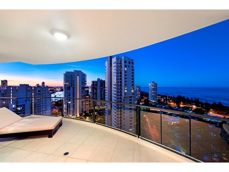 11 Peak Avenue, Main Beach QLD 4217