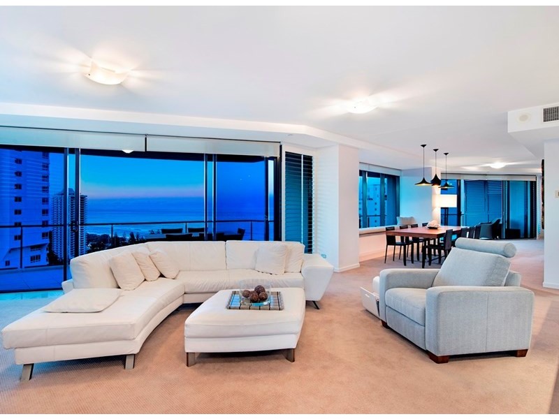 11 Peak Avenue, Main Beach QLD 4217