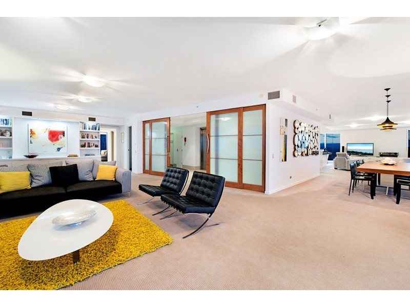 11 Peak Avenue, Main Beach QLD 4217