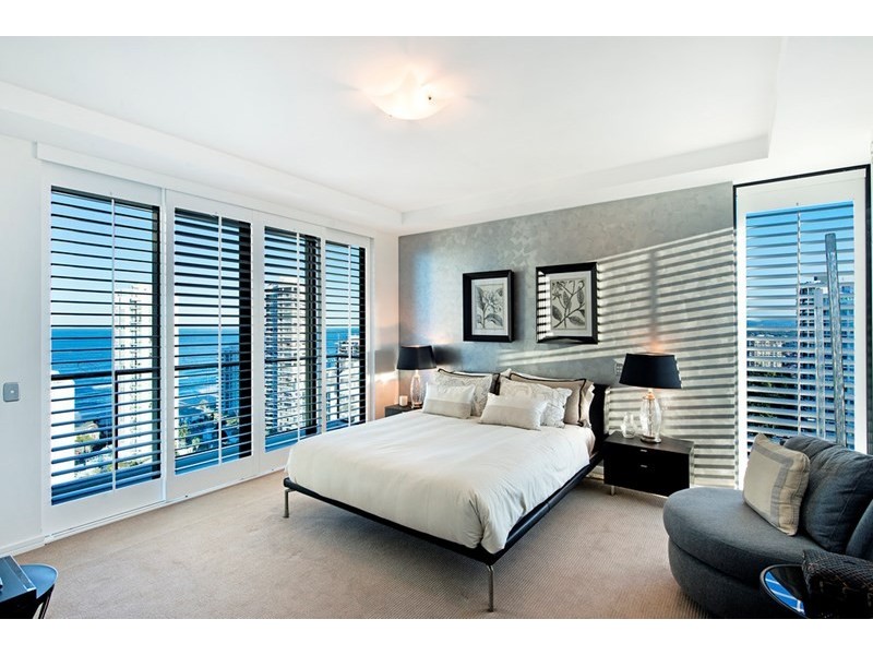 11 Peak Avenue, Main Beach QLD 4217