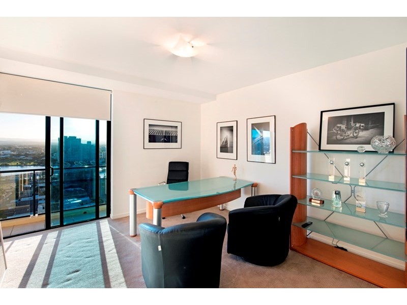 11 Peak Avenue, Main Beach QLD 4217