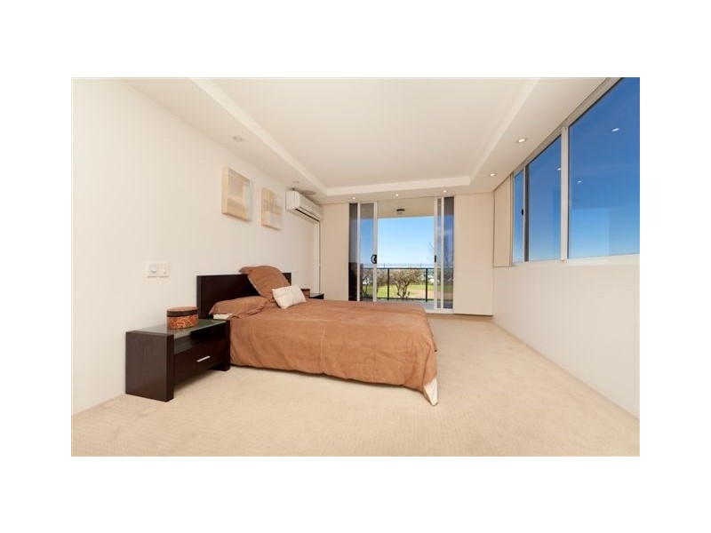 20 Old Burleigh Road, Surfers Paradise QLD 4217