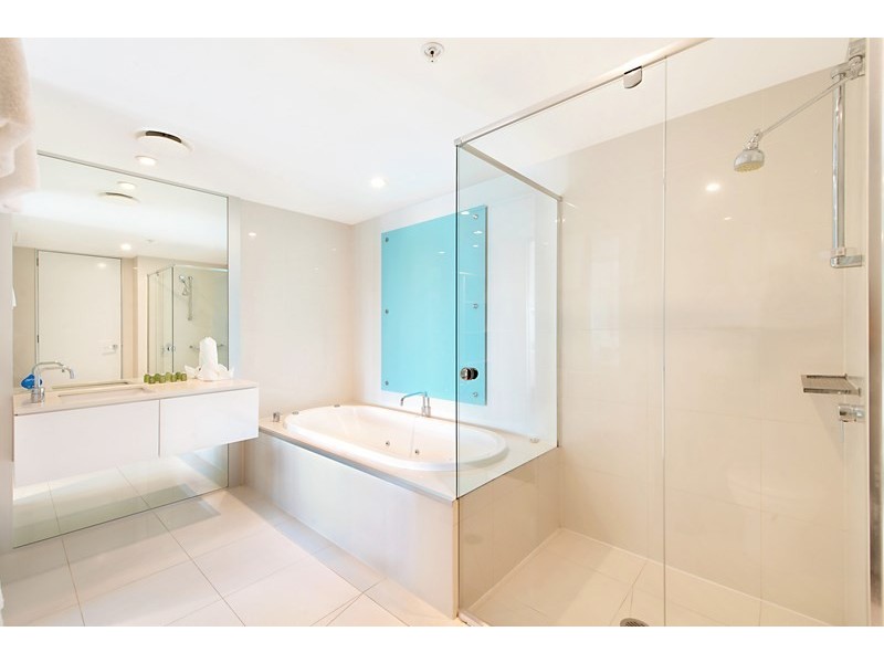 9 Hamilton Avenue, Surfers Paradise QLD 4217