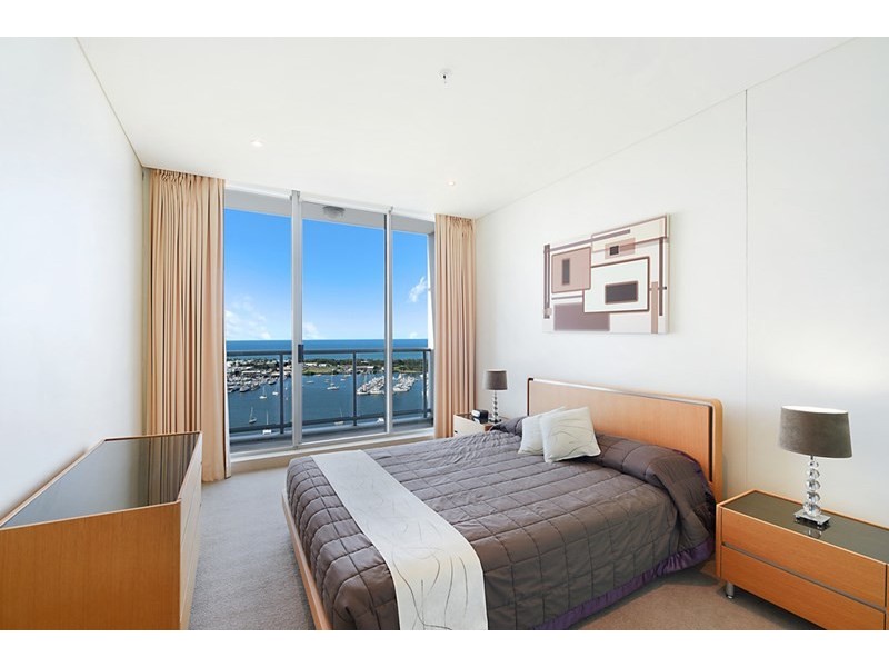 1 Como Crescent, Southport QLD 4215