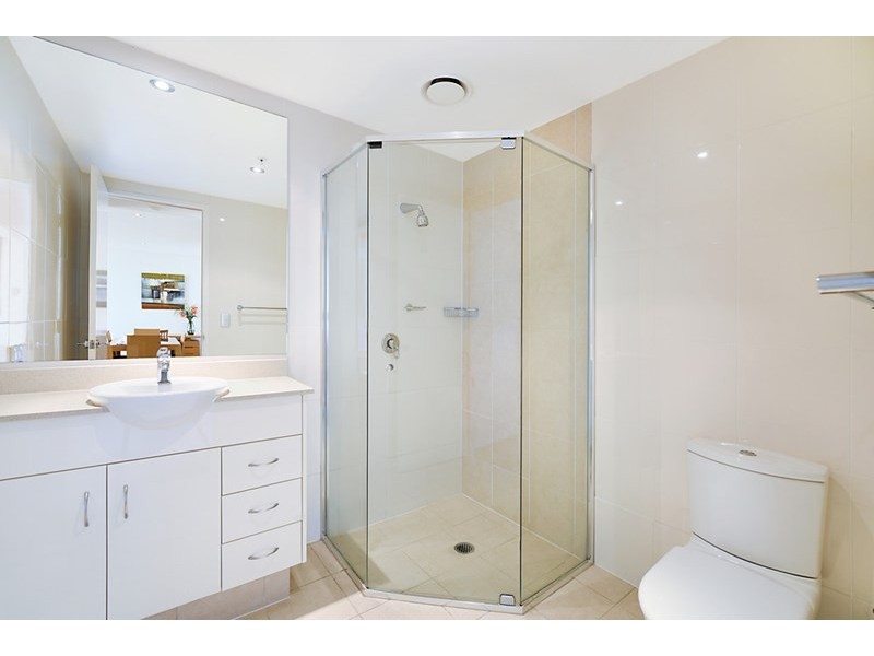 1 Como Crescent, Southport QLD 4215