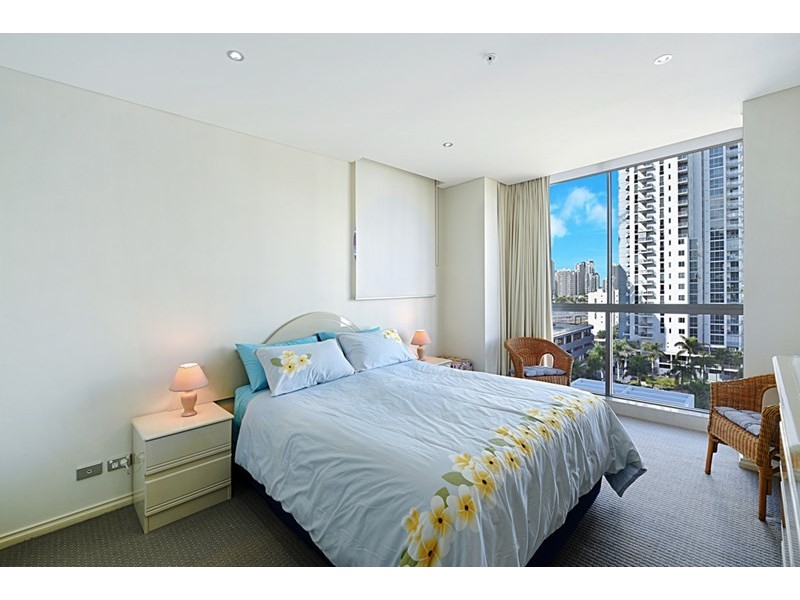 1013/3 Como Crescent, Southport QLD 4215