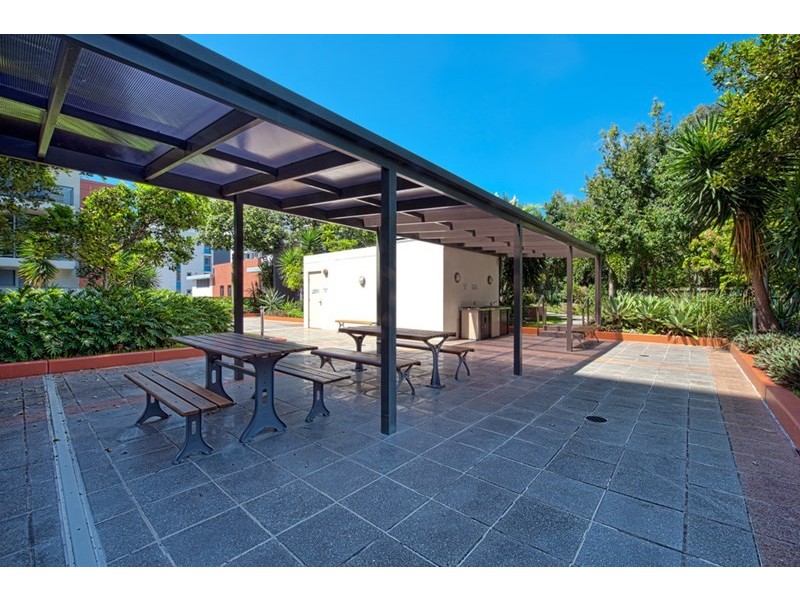 1013/3 Como Crescent, Southport QLD 4215