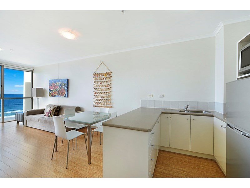 46 Pacific Street, Main Beach QLD 4217