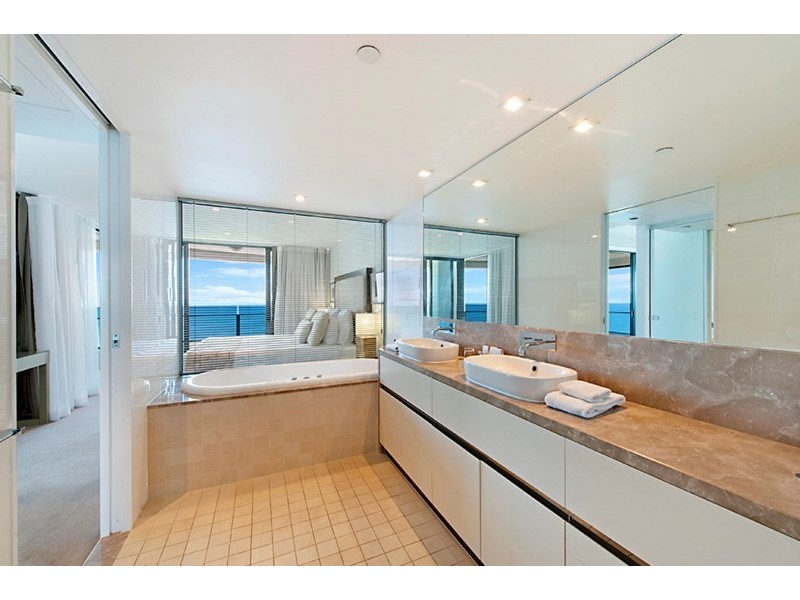 805/4 The Esplanade, Surfers Paradise QLD 4217