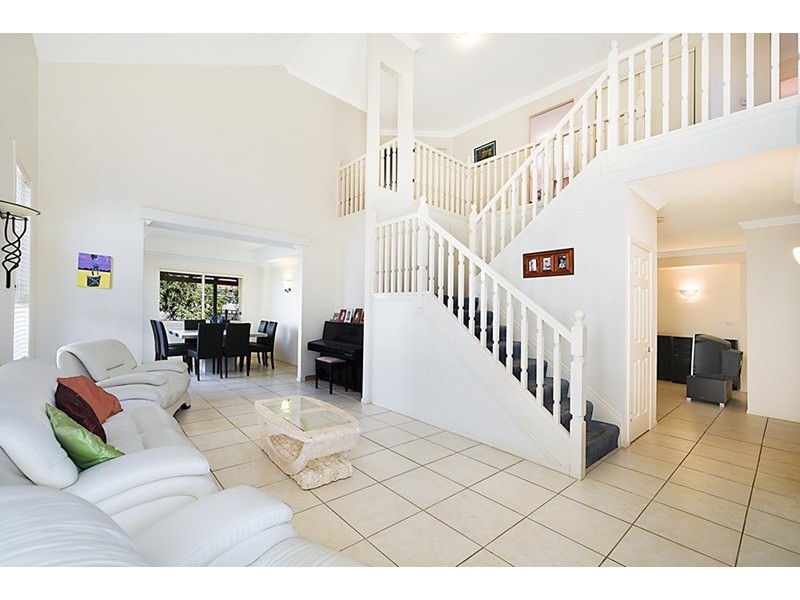 4 Magenta Drive, Varsity Lakes QLD 4227