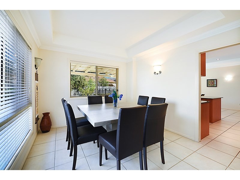 4 Magenta Drive, Varsity Lakes QLD 4227