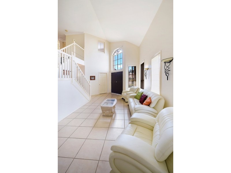 4 Magenta Drive, Varsity Lakes QLD 4227