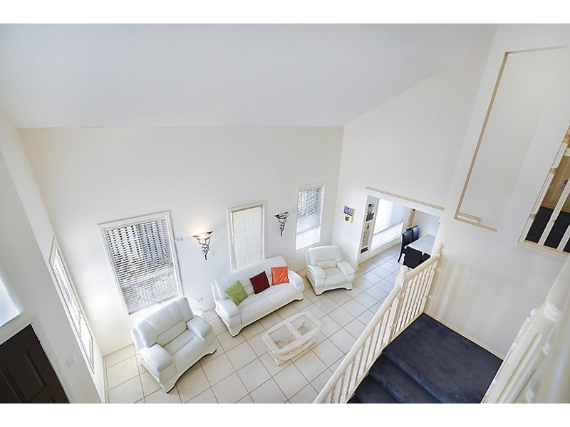 4 Magenta Drive, Varsity Lakes QLD 4227