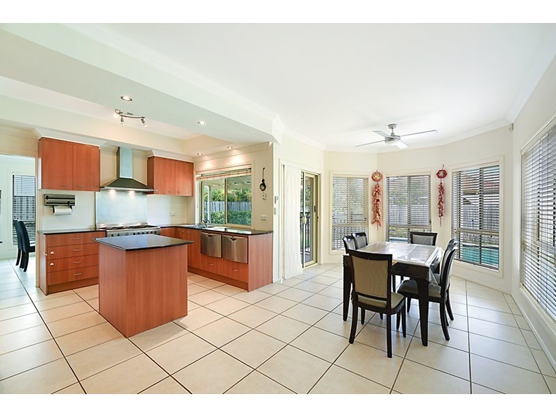 4 Magenta Drive, Varsity Lakes QLD 4227