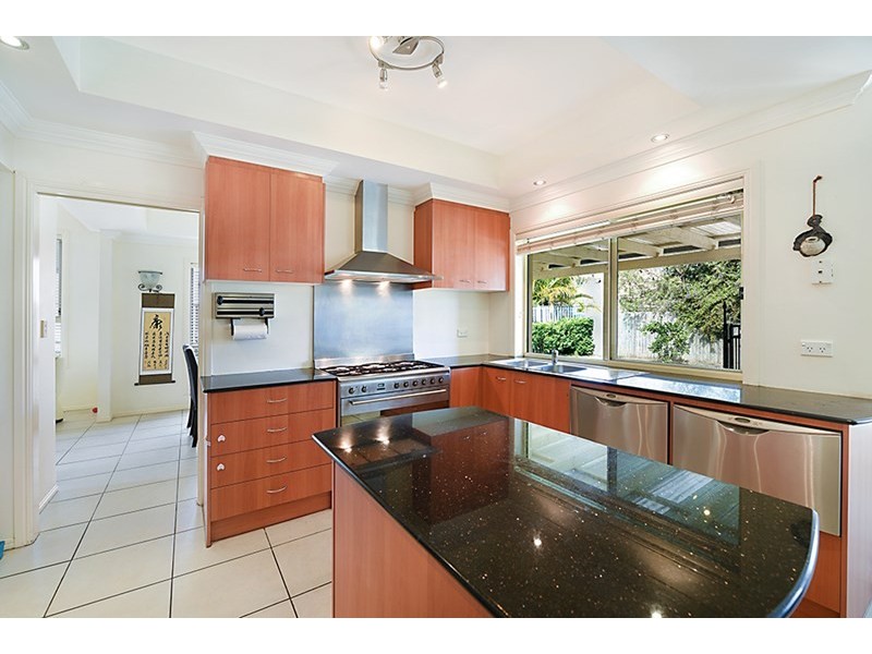 4 Magenta Drive, Varsity Lakes QLD 4227