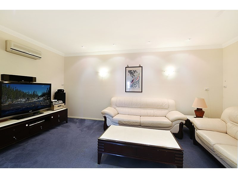 4 Magenta Drive, Varsity Lakes QLD 4227