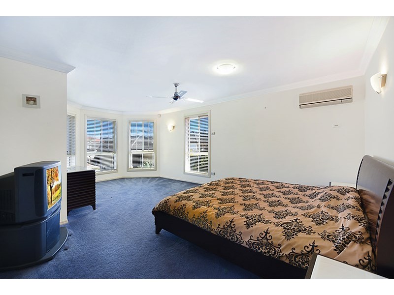 4 Magenta Drive, Varsity Lakes QLD 4227