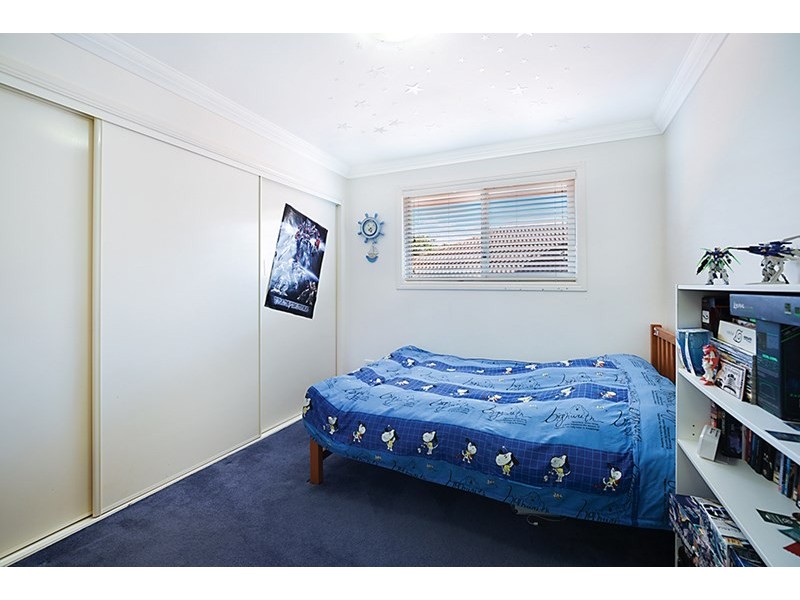 4 Magenta Drive, Varsity Lakes QLD 4227