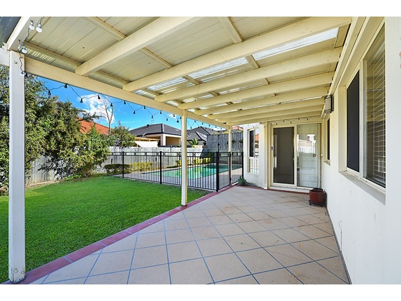 4 Magenta Drive, Varsity Lakes QLD 4227