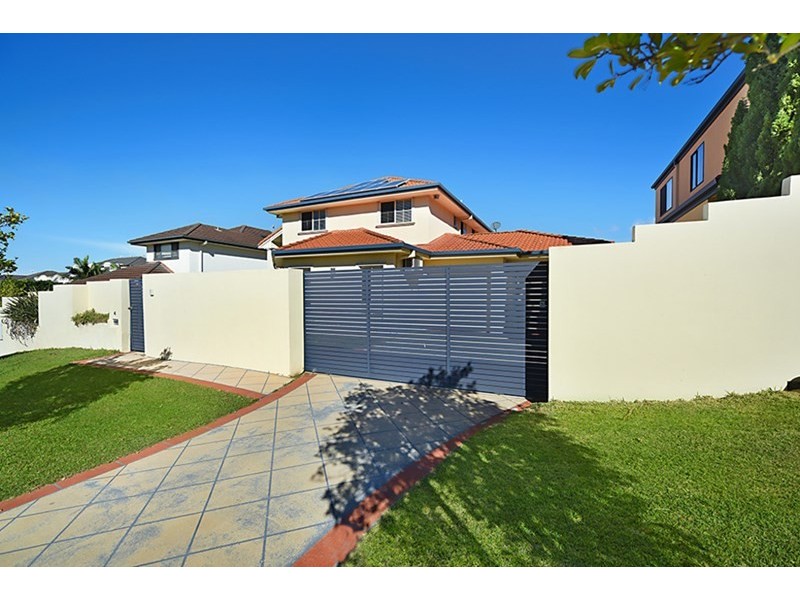 4 Magenta Drive, Varsity Lakes QLD 4227