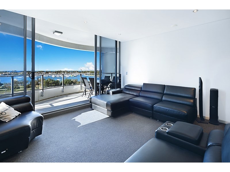 4 Como Crescent, Southport QLD 4215
