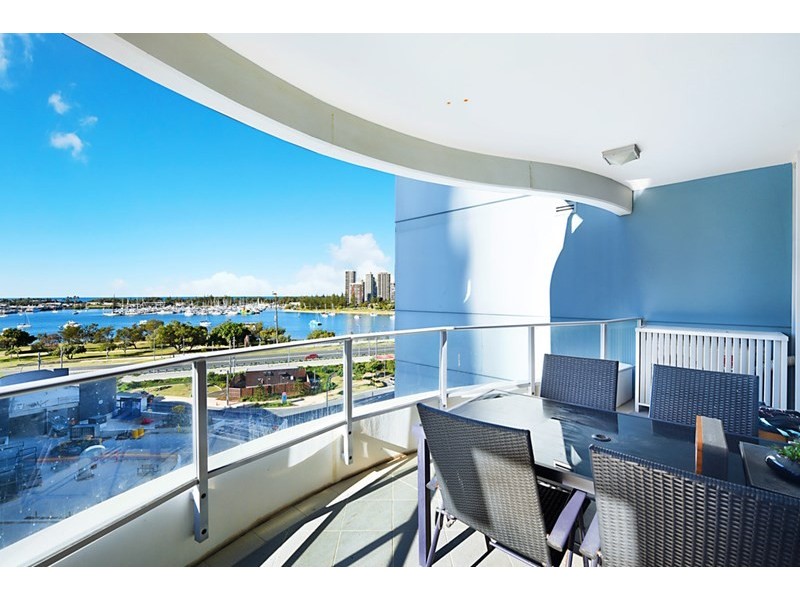 4 Como Crescent, Southport QLD 4215