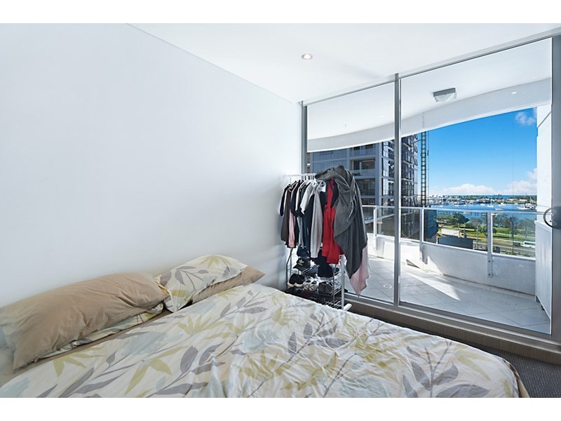 4 Como Crescent, Southport QLD 4215