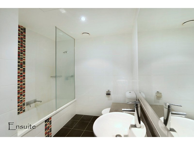 2 Aqua Street, Southport QLD 4215